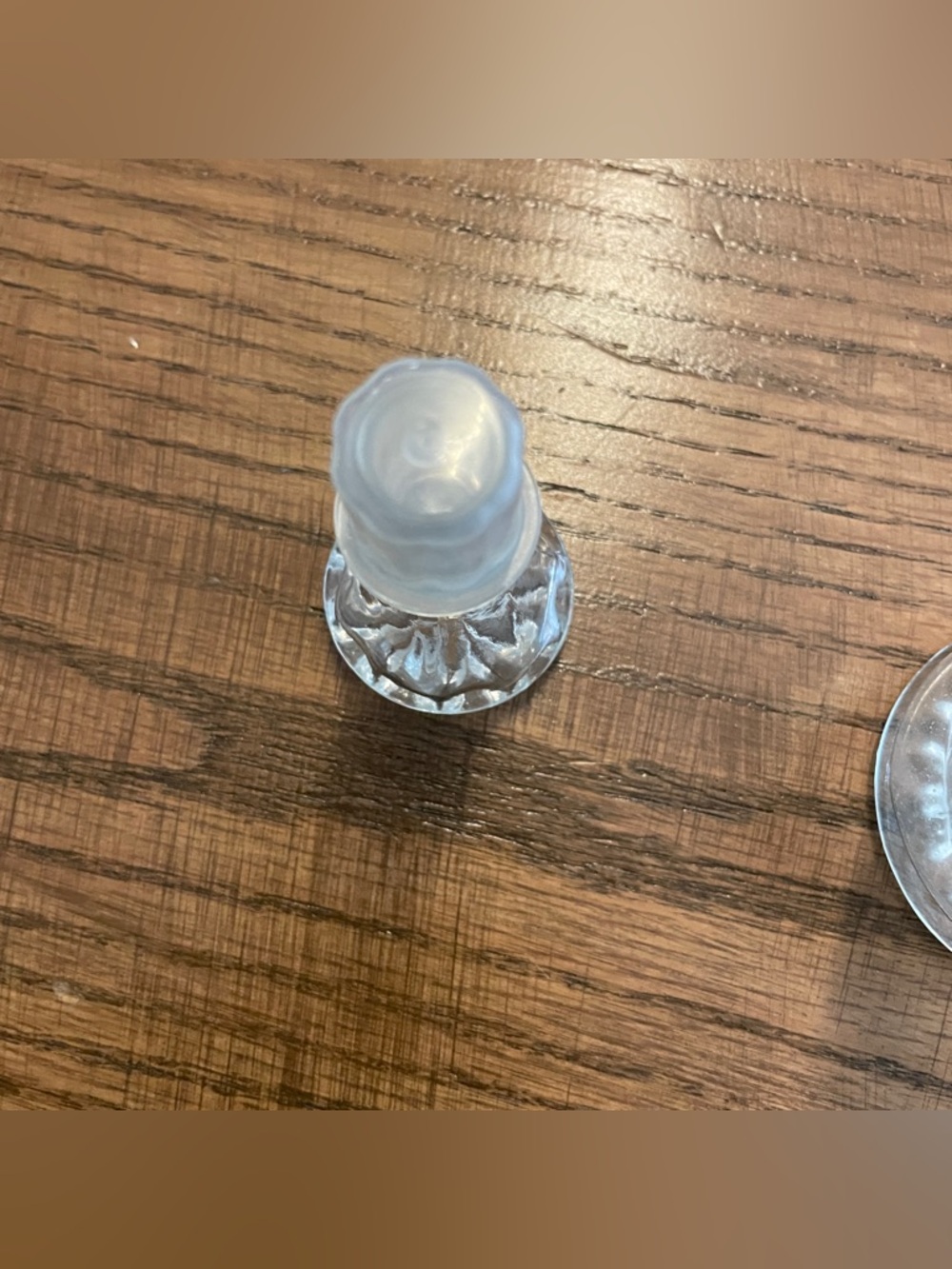 Vintage Ornate Cruet Vinegar Dispenser w/Stopper 8” Tall Pressed Glass 1950s - Picture 6 of 7